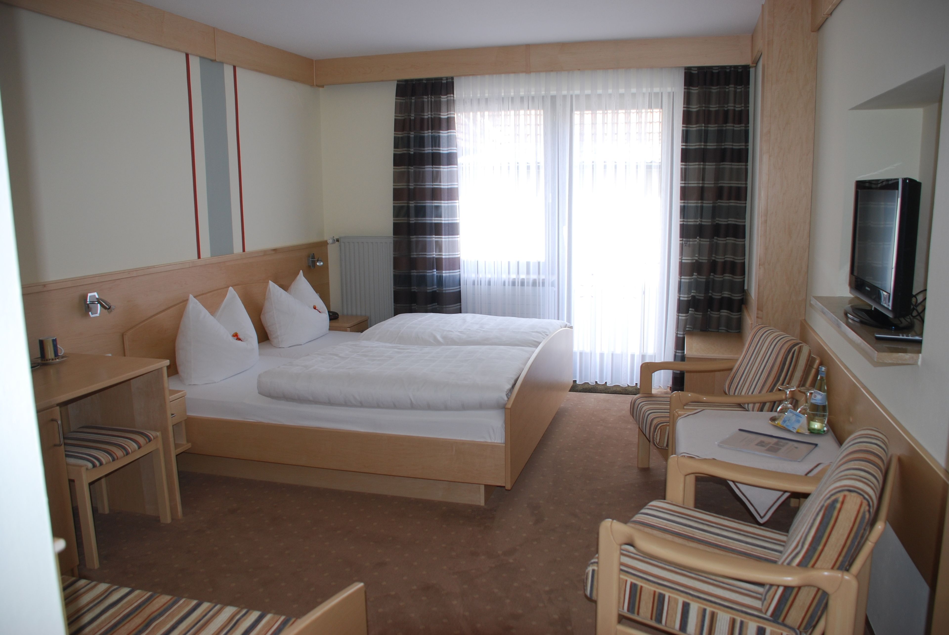 business room | 1 bedroom, in-room safe, desk, blackout curtains