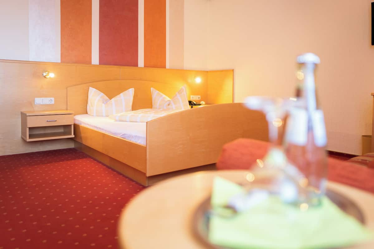 comfort room | 1 bedroom, in-room safe, desk, blackout curtains