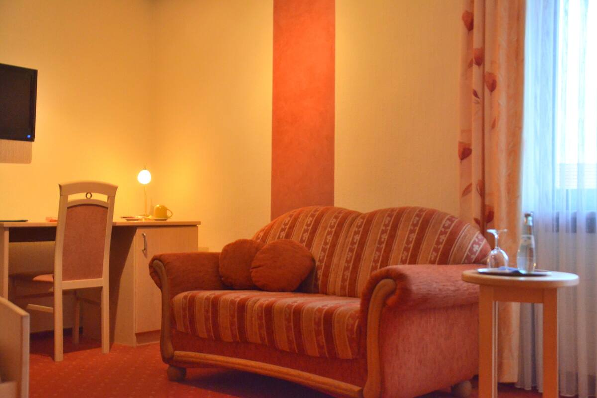 1 bedroom, in-room safe, desk, blackout curtains