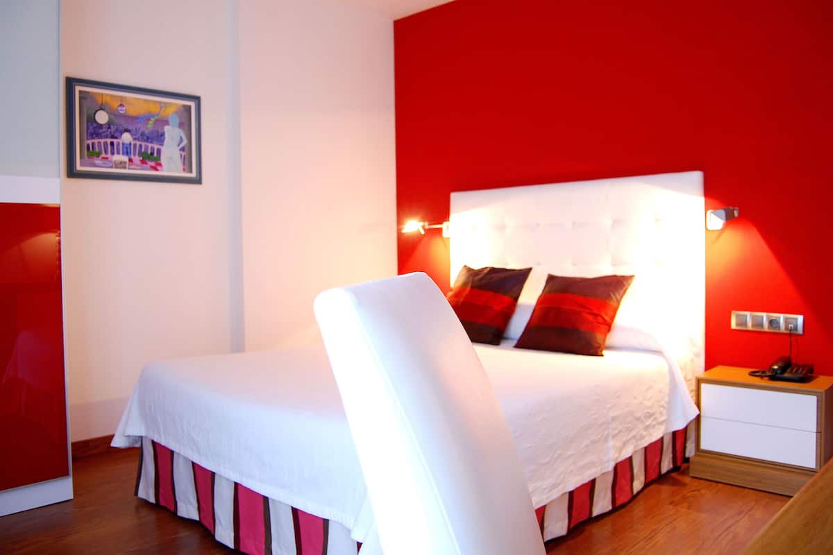 1 chambre, literie de qualité supérieure, couette en duvet d'oie