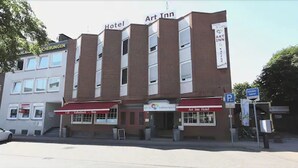 A hotel with a red awning and a sign for 'Art Inn Hotel'. - Art Inn Hotel Dinslaken (Dinslaken)