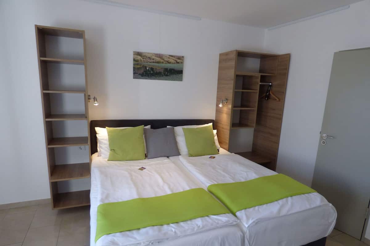King Room | Allergikerbettwaren, individuell eingerichtet, Schreibtisch