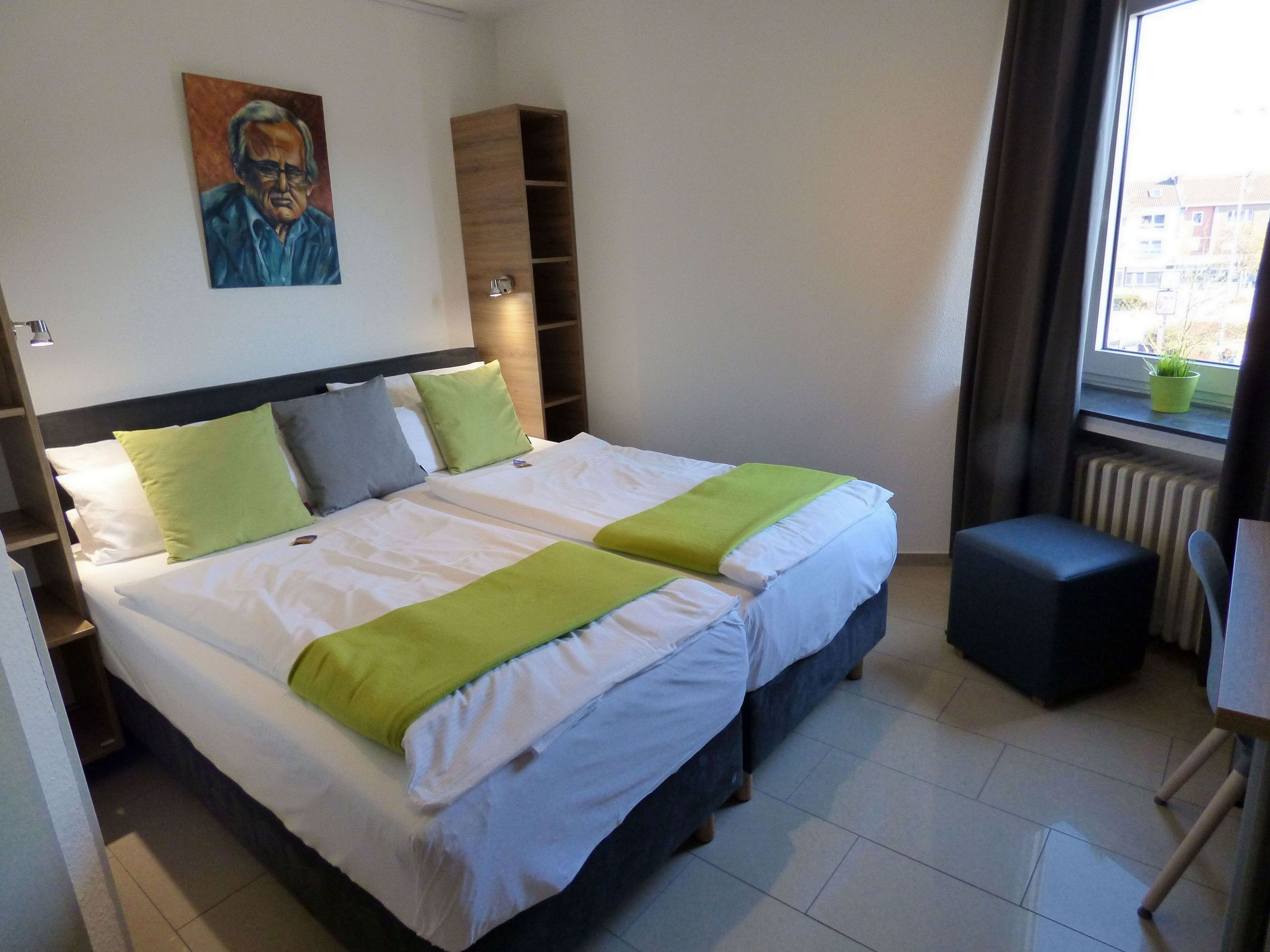 King Room | Hypo-allergenic bedding, individually furnished, desk, blackout drapes