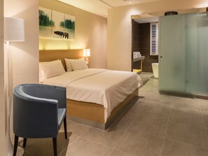 Premier Suite, 1 King Bed, Kitchenette | 1 bedroom, Egyptian cotton sheets, premium bedding, down comforters