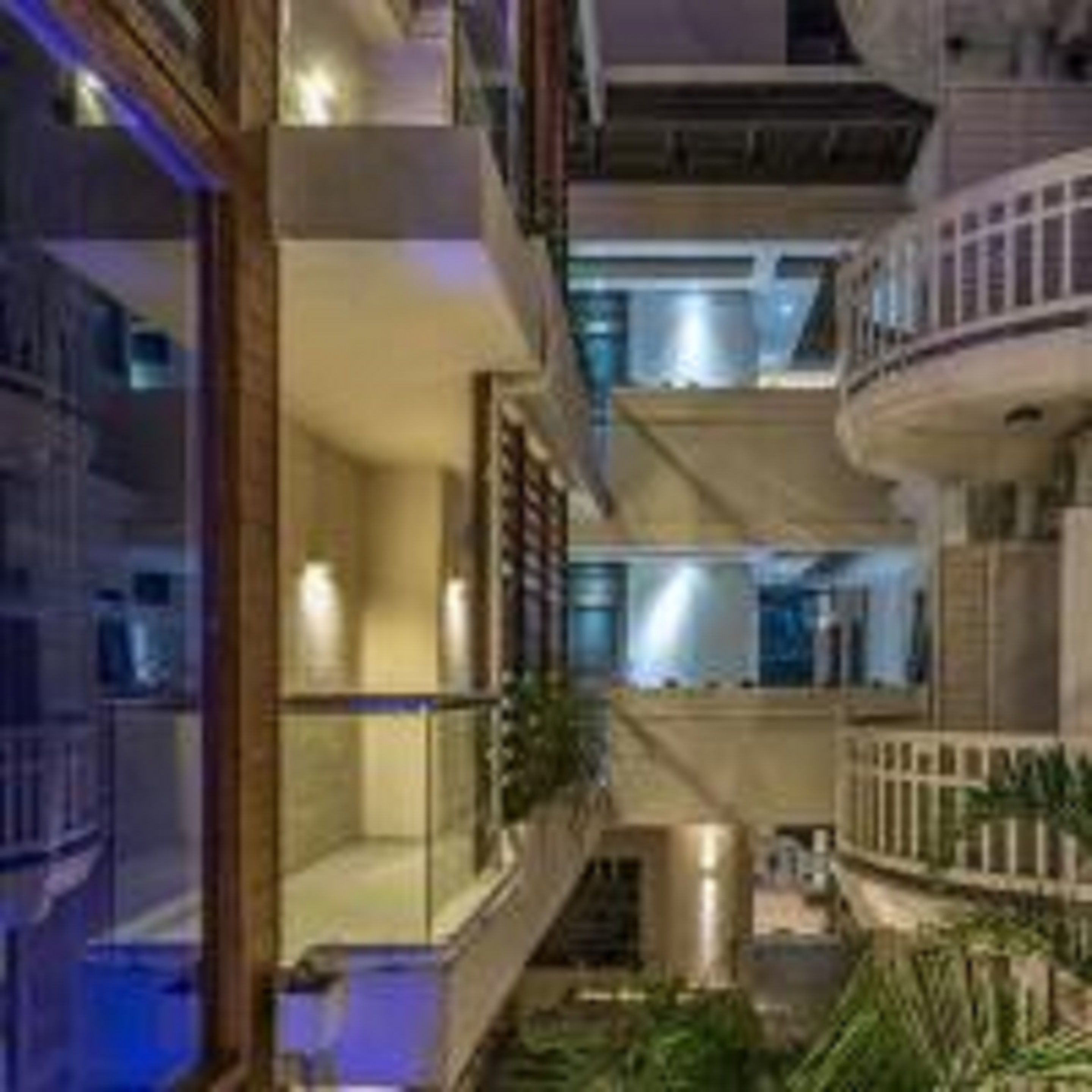 deluxe superior room with king size bed | courtyard view