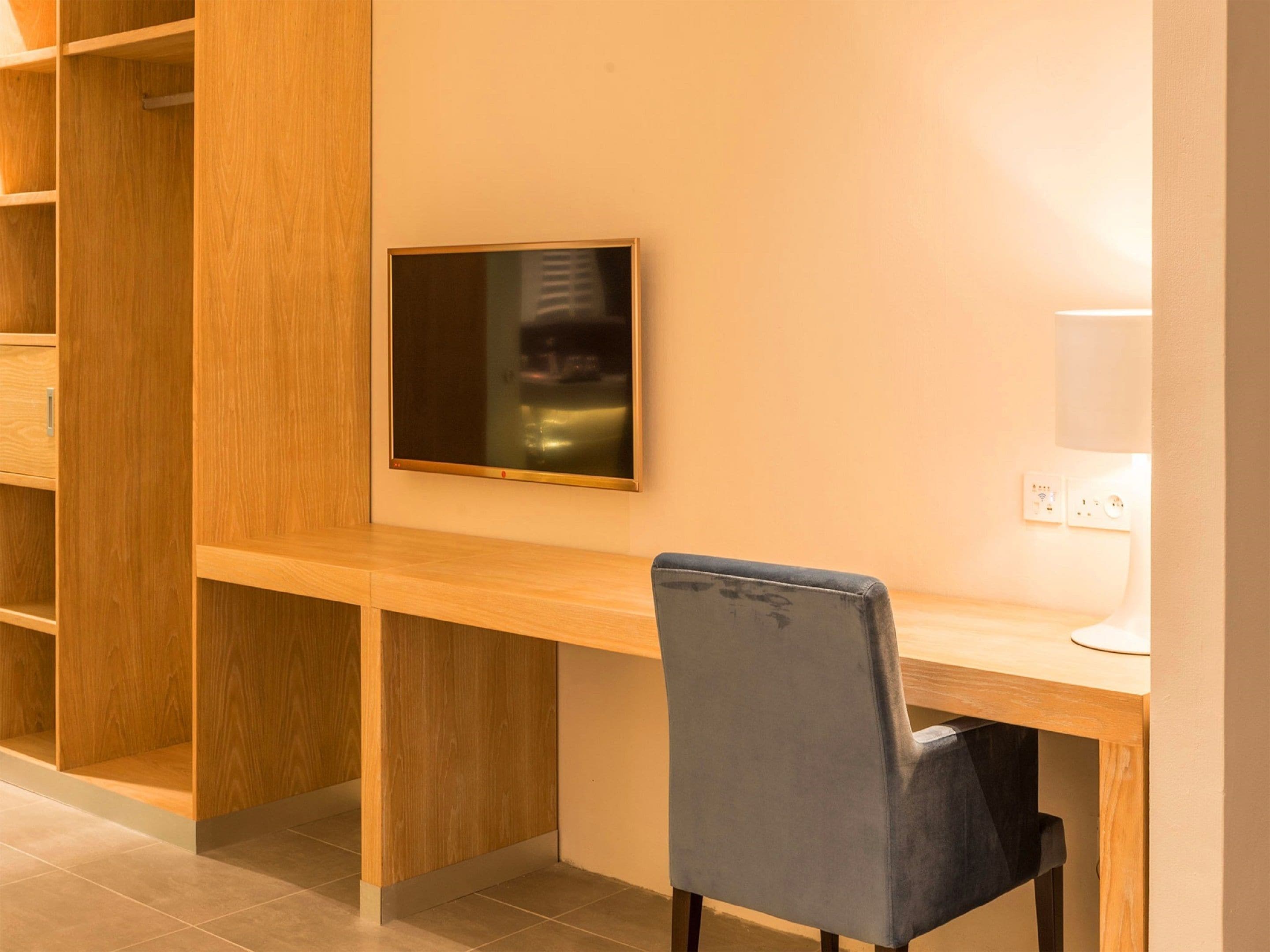 premier suite, 1 king bed, kitchenette | 1 bedroom, egyptian cotton sheets, premium bedding, down duvets