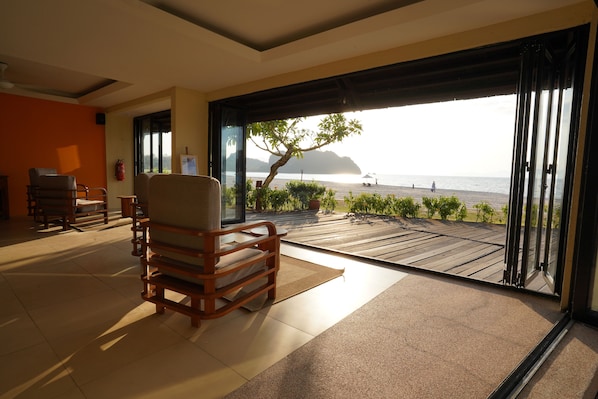 2 restaurants, breakfast served - Tanjung Rhu Resort (Langkawi)