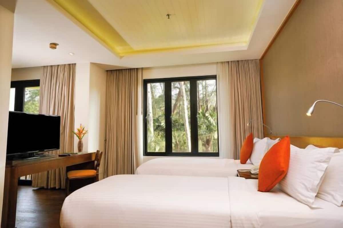 1 bedroom, down comforters, minibar, in-room safe