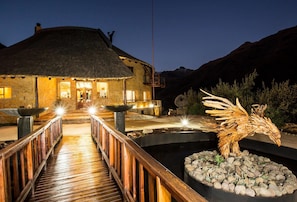 Terrace/patio - Maliba Lodge (Butha Buthe)