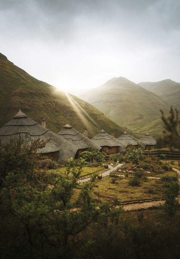 1 bedroom, down comforters, minibar, in-room safe - Maliba Lodge (Butha Buthe)