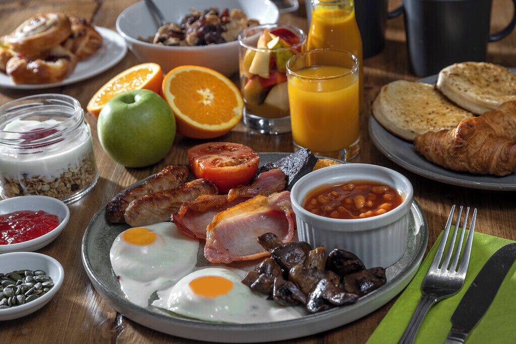 Daily English breakfast for a fee