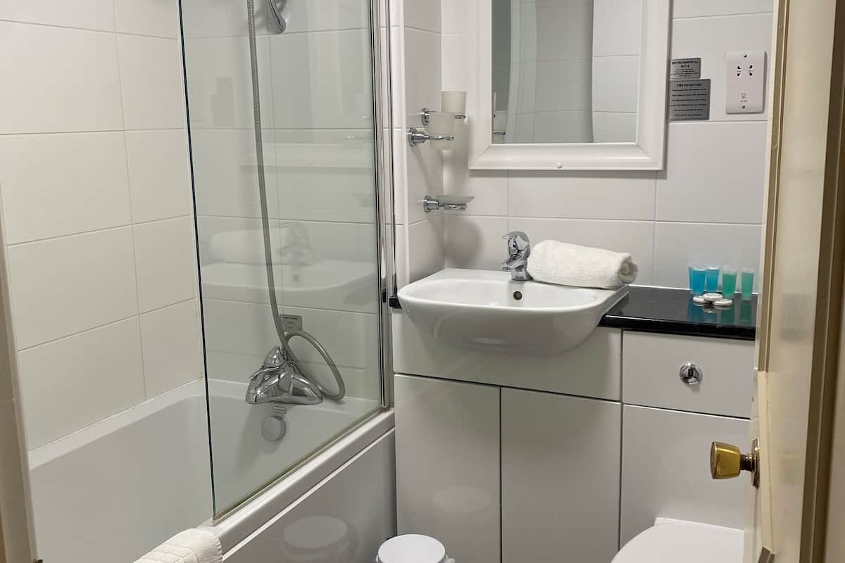 standard room, multiple beds, non smoking | bathroom | deep-soaking bathtub, designer toiletries, hair dryer, towels