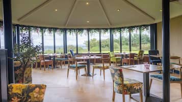 Se sirven desayunos, comidas y cenas