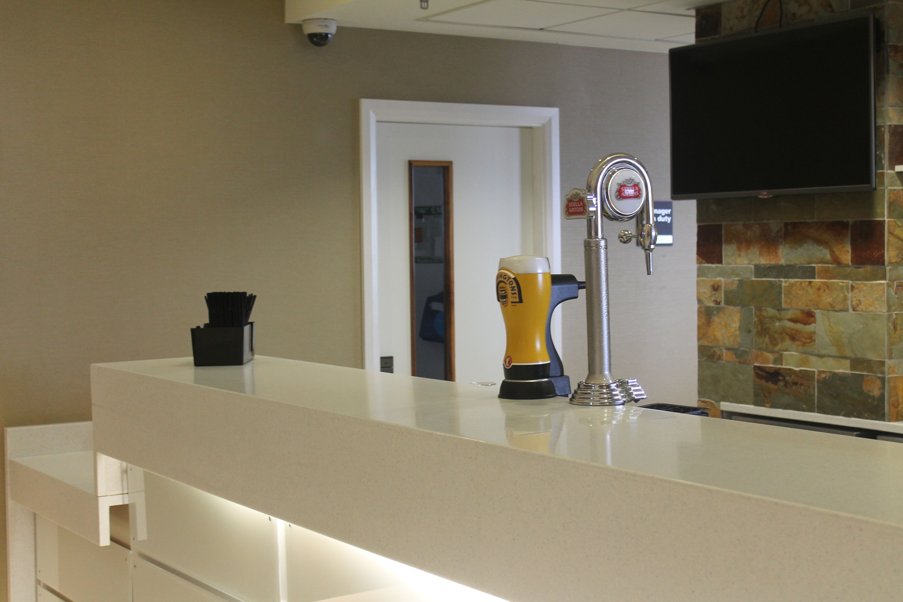 serves lunch and dinner