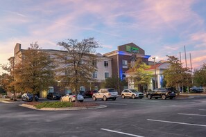 Exterior - Holiday Inn Express Pembroke by IHG (Pembroke)