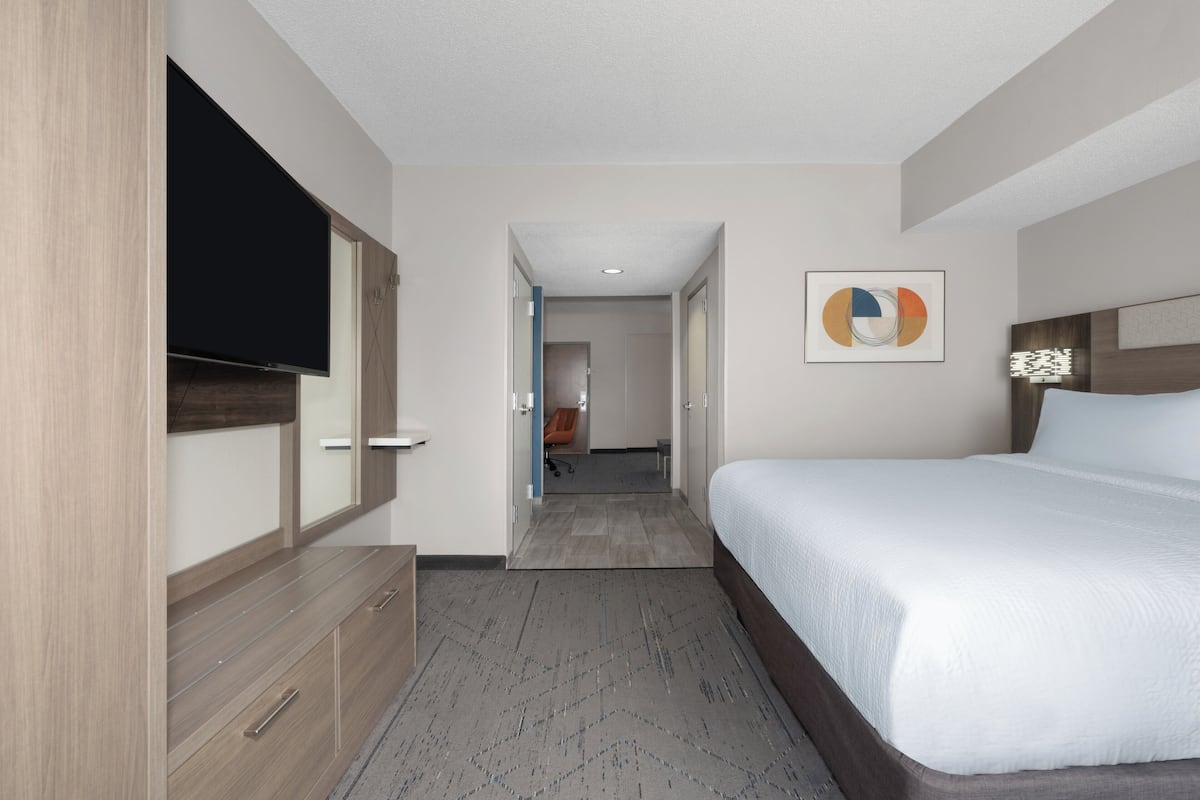 In-room safe, individually decorated, individually furnished, desk