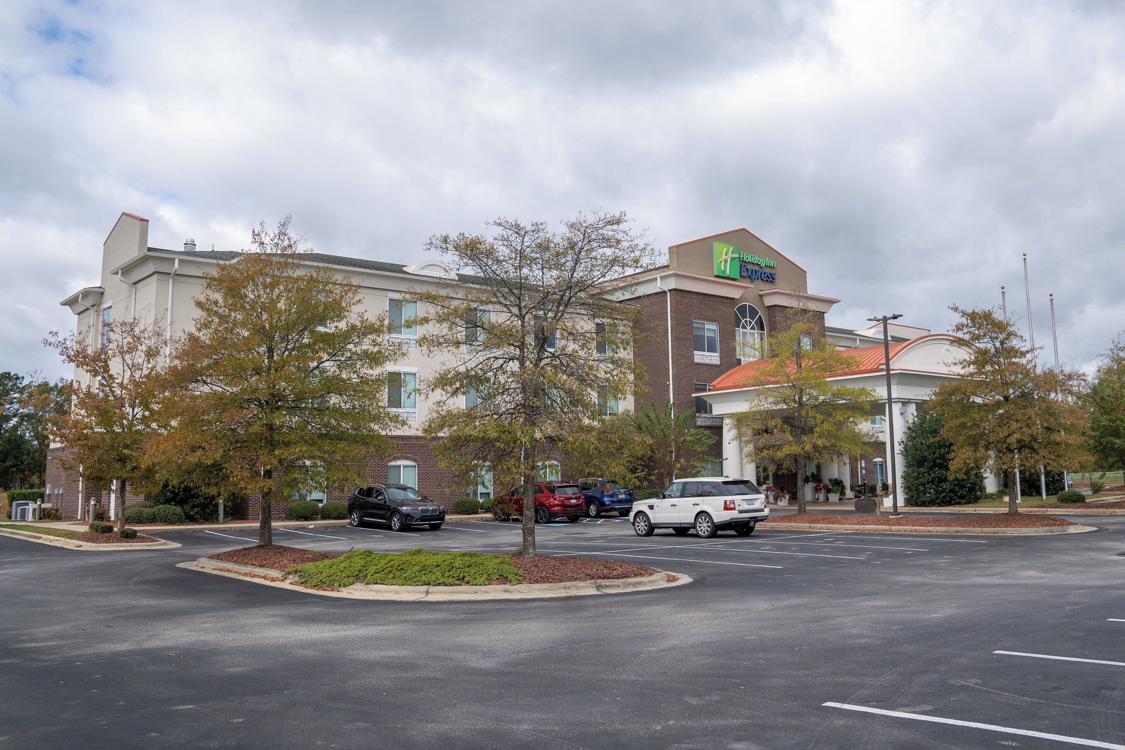 A hotel with a brick facade and a large sign for Holiday Inn Express.
