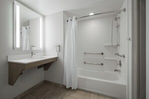 Standard Room, 2 Queen Beds, Accessible Bathtub (Communications) | Bathroom - Holiday Inn Express Pembroke by IHG (Pembroke)
