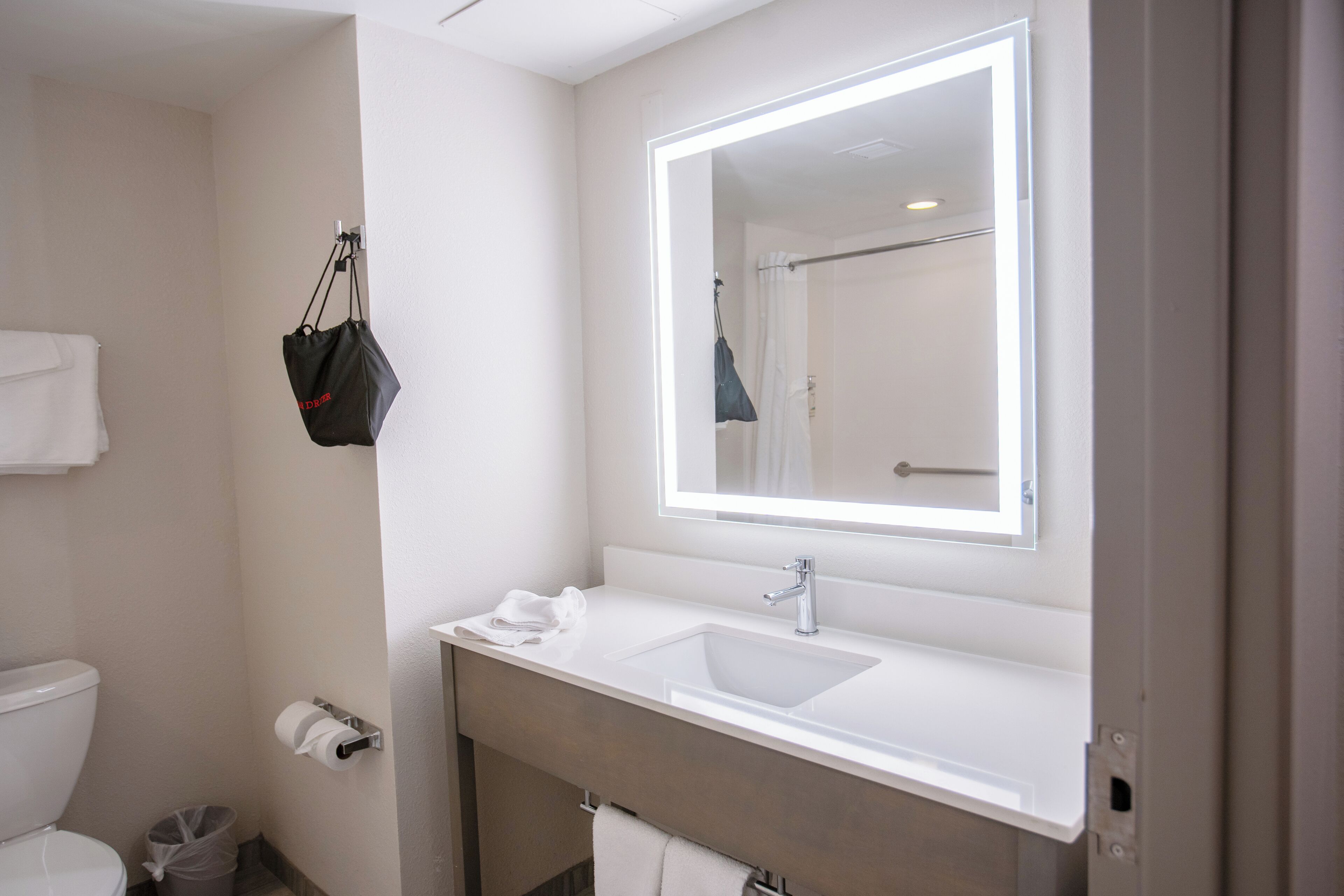 combined shower/bathtub, free toiletries, hair dryer, towels