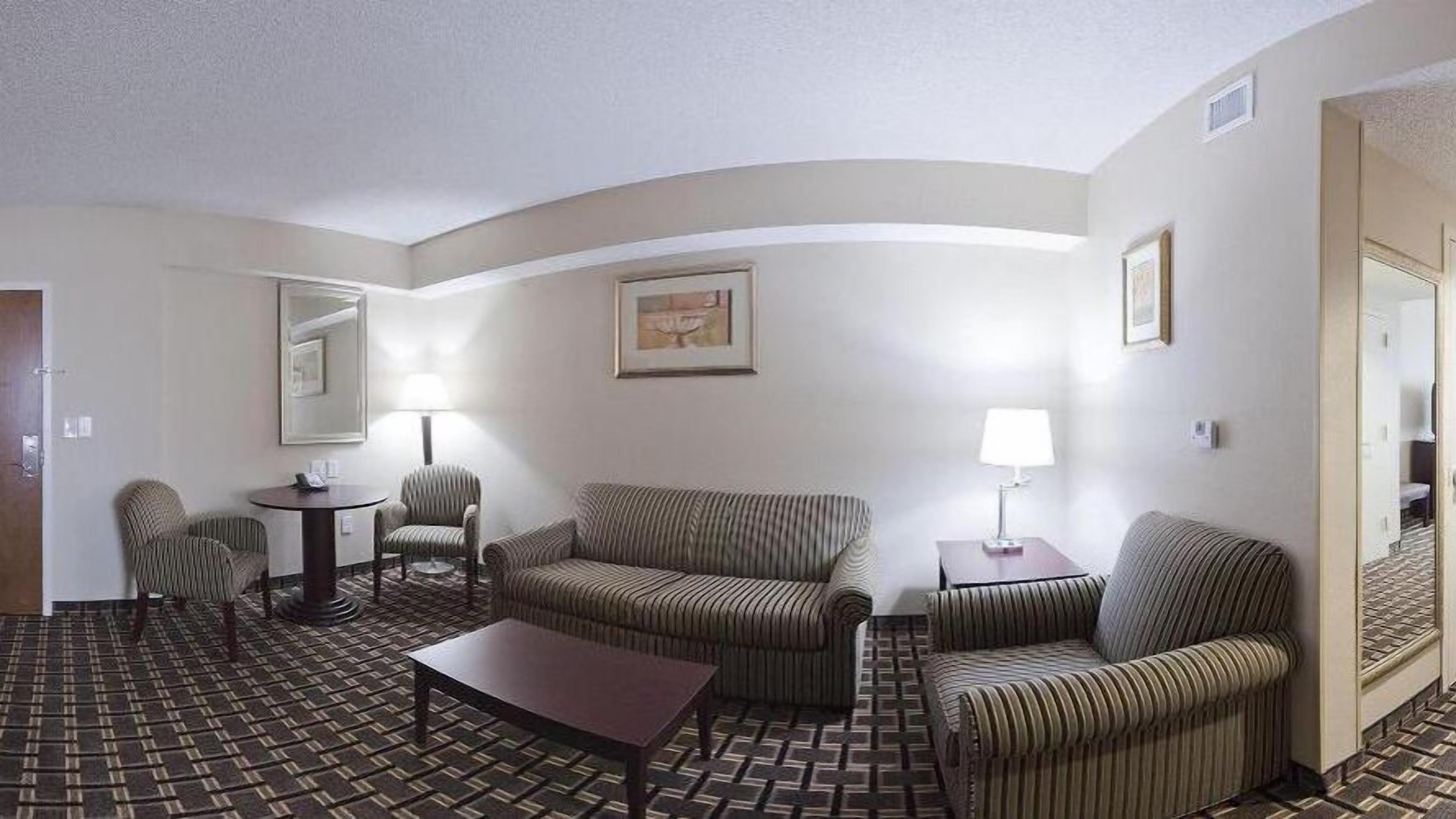 standard room, 1 king bed | living room | 32-inch plasma tv with cable channels, tv