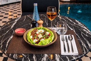 Se sirven almuerzos, cenas y brunches; cocina internacional