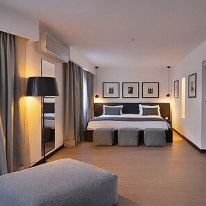 Suite ejecutiva | Ropa de cama de alta calidad, edredón y minibar 