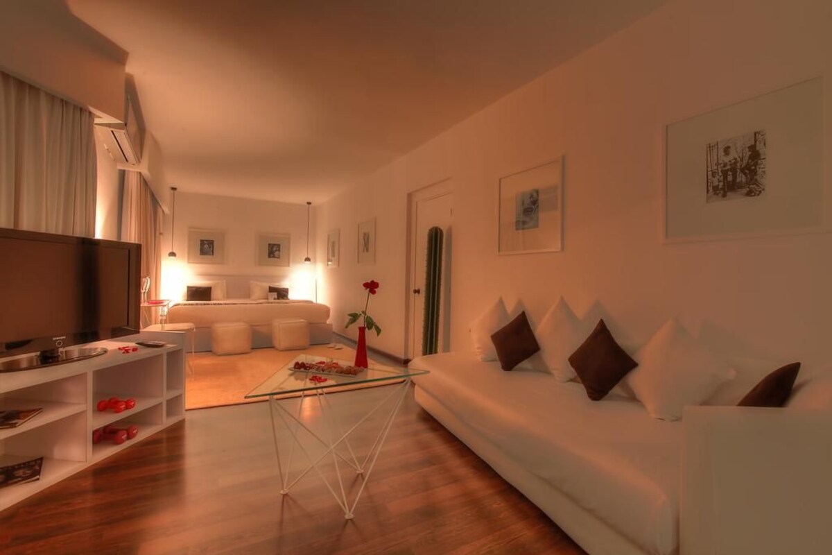 Premium bedding, down duvets, minibar, in-room safe