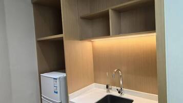 Minibar, in-room safe, alarm clocks