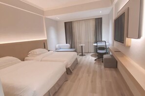 Minibar, caja de seguridad en la habitación y despertador 