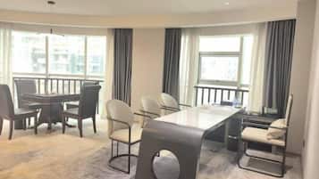 Minibar, in-room safe, alarm clocks