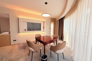 Minibar, in-room safe, alarm clocks