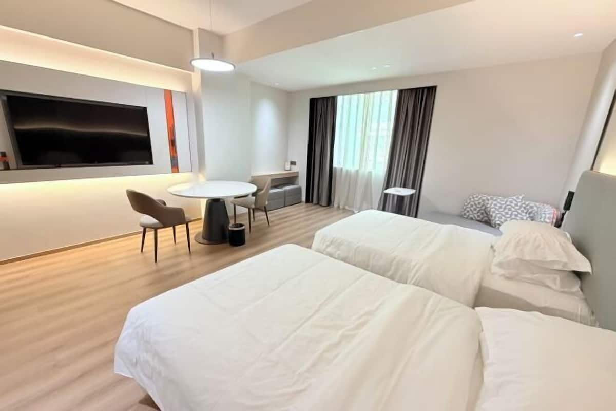 Minibar, in-room safe, alarm clocks