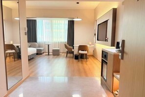 Minibar, in-room safe, alarm clocks