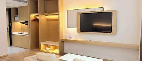 Minibar, caja de seguridad en la habitación y despertador