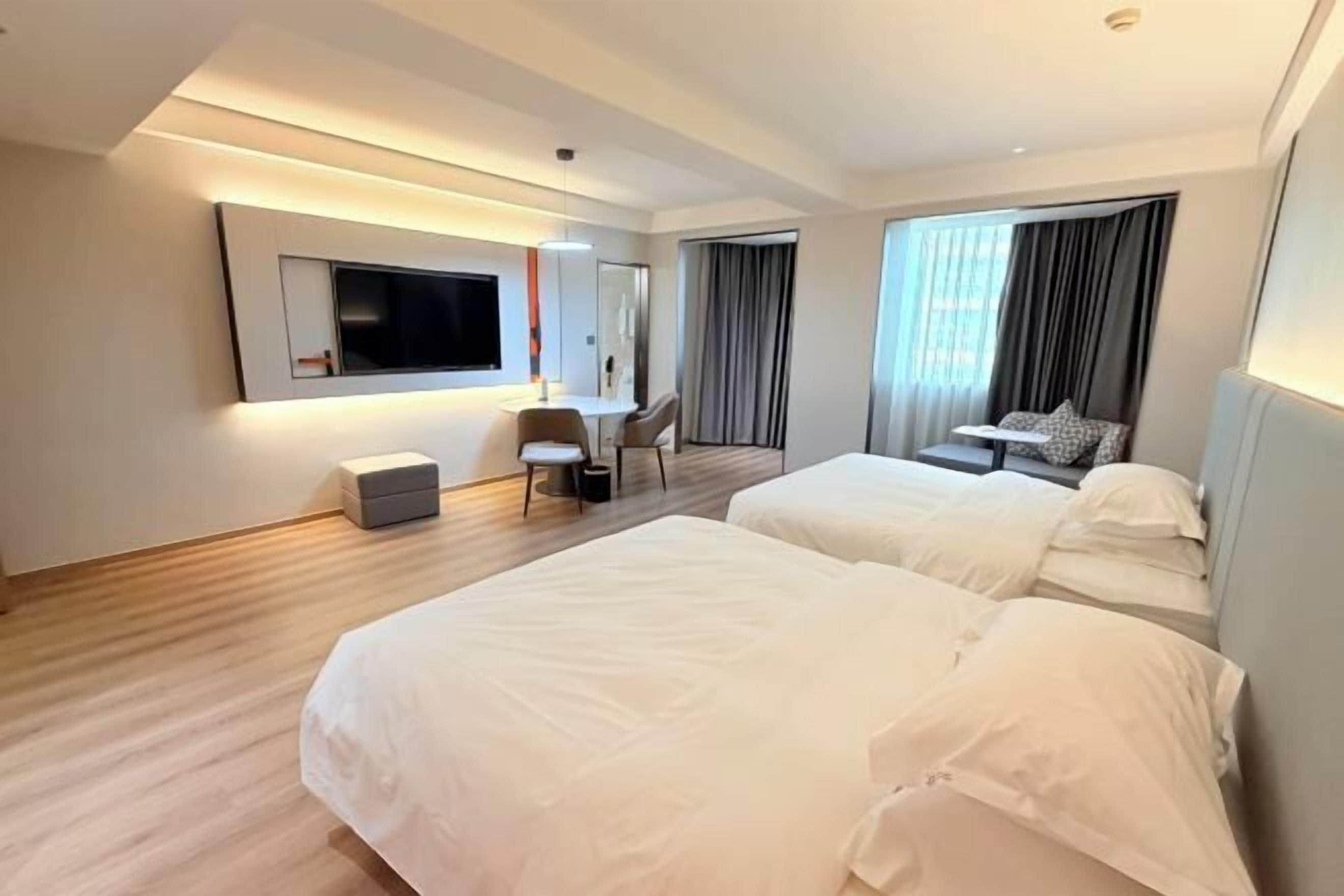 Minibar, in-room safe, alarm clocks