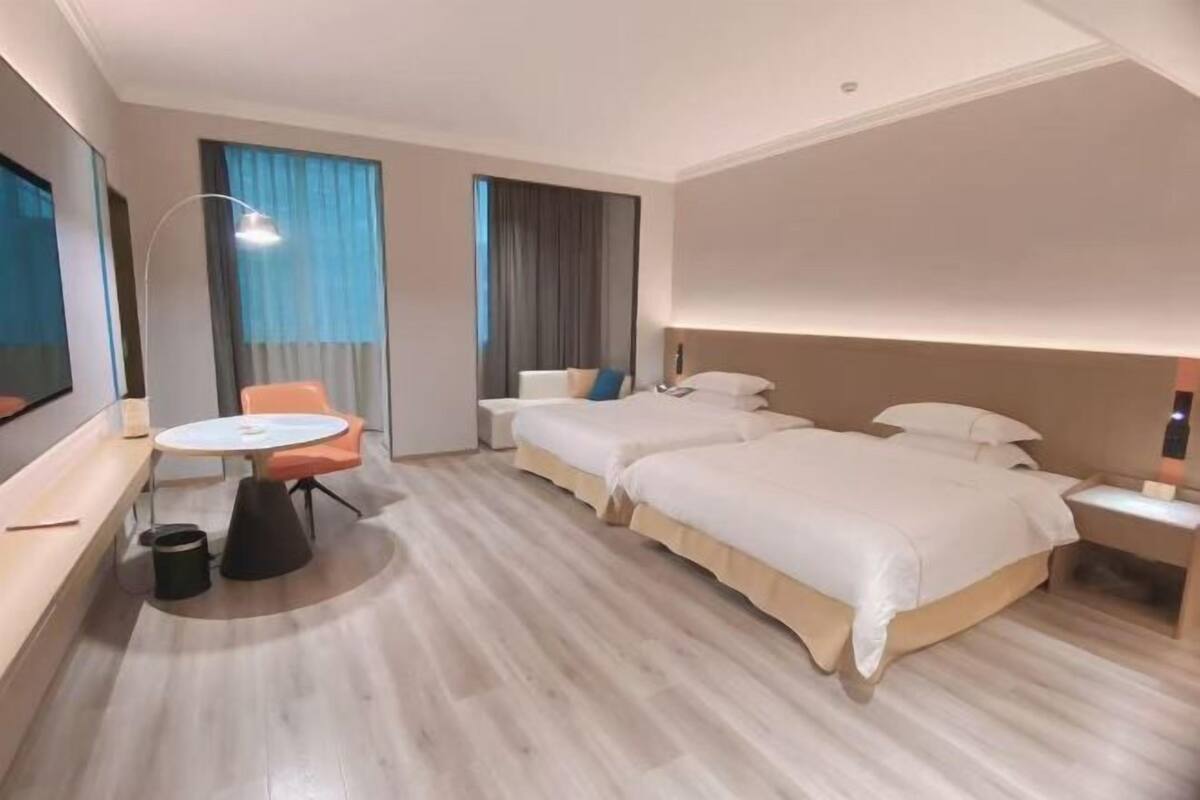 Minibar, in-room safe, alarm clocks