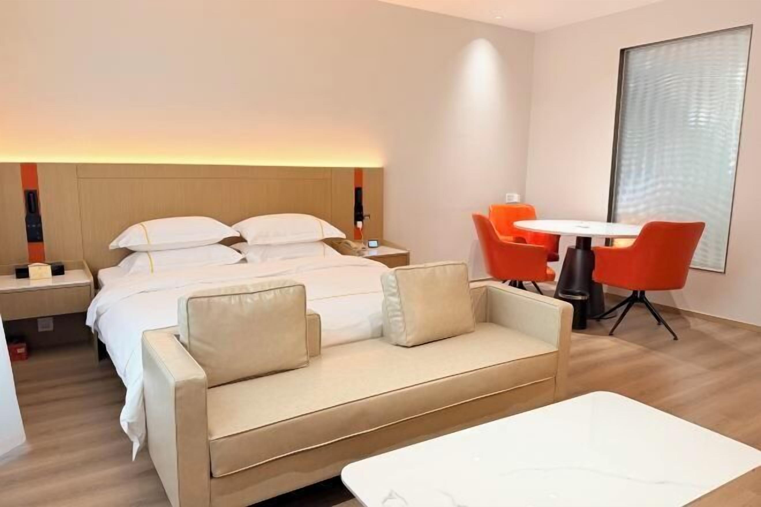 Minibar, in-room safe, alarm clocks