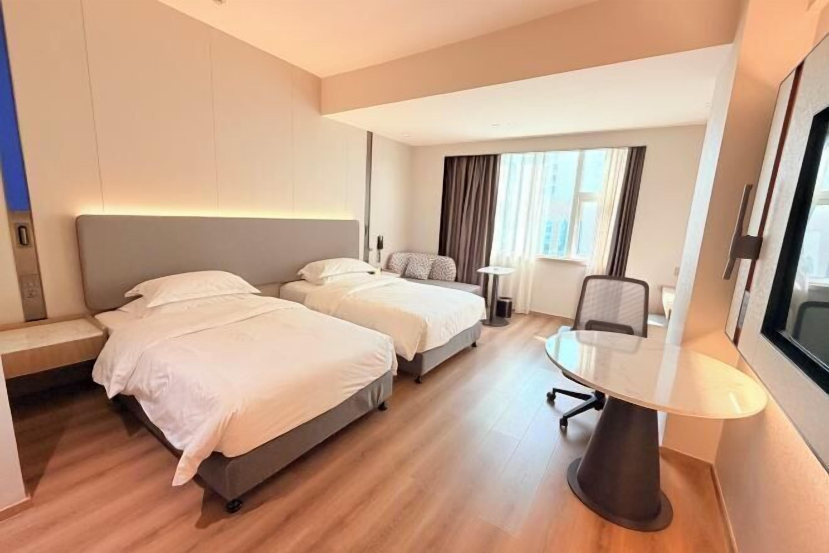 Minibar, in-room safe, alarm clocks