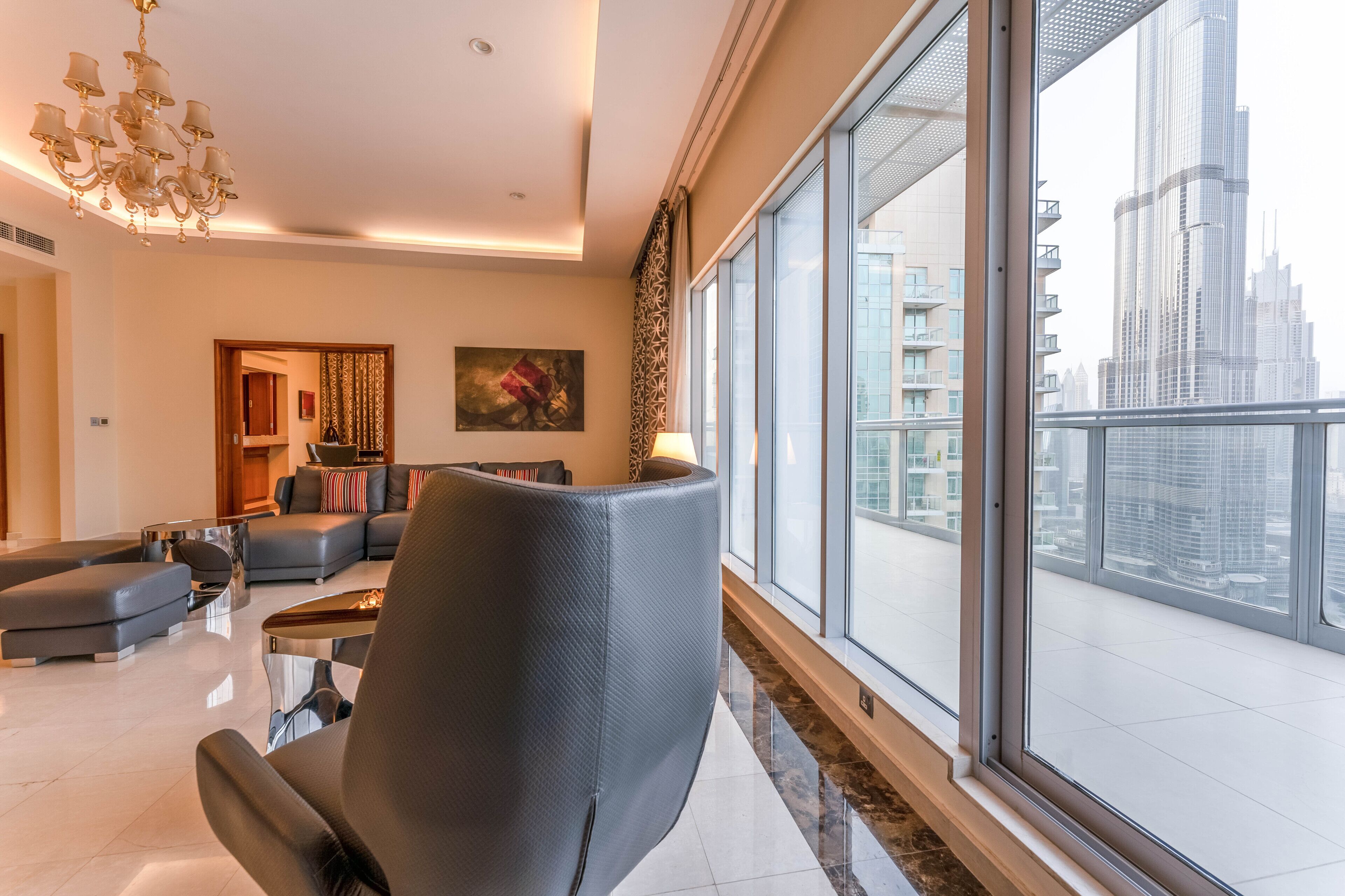 全景顶层房, 4 间卧室 (Panoramic Burj Khalifa/Fountain View) | 起居区 | 50-英寸LED 电视 （配备有线频道）、电视