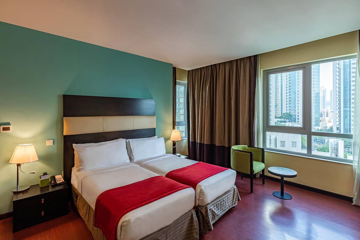 1 bedroom, hypo-allergenic bedding, down comforters, pillowtop beds