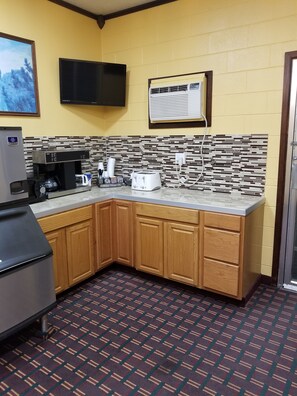 Jääkaappi, mikroaaltouuni