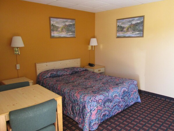 Schreibtisch, Bügeleisen/Bügelbrett, kostenloses WLAN, Bettwäsche