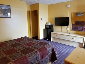 Työpöytä, silitysrauta/-lauta, ilmainen Wi-Fi, vuodevaatteet