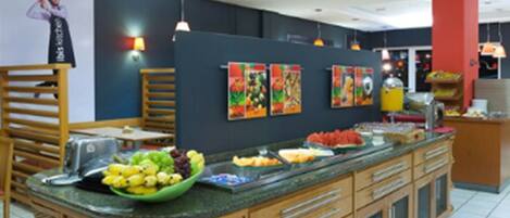 Desayuno buffet (BRL 45.00 por persona)