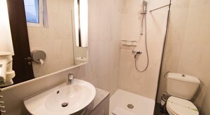 Free toiletries, hair dryer, bathrobes, slippers - Hotel Belvedere (Brasov)