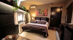 Minibar, in-room safe, desk, iron/ironing board - Hotel Belvedere (Brasov)