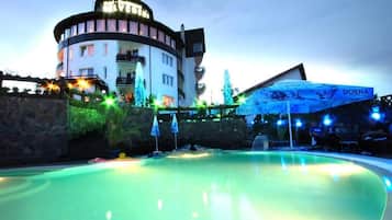 Seasonal outdoor pool