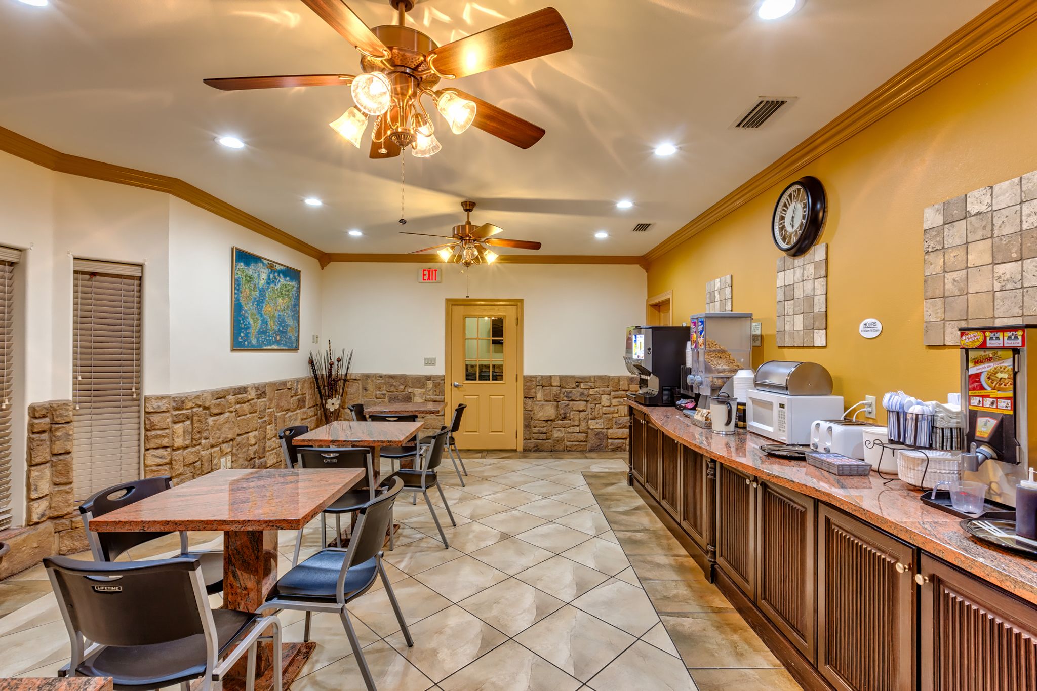 free daily continental breakfast