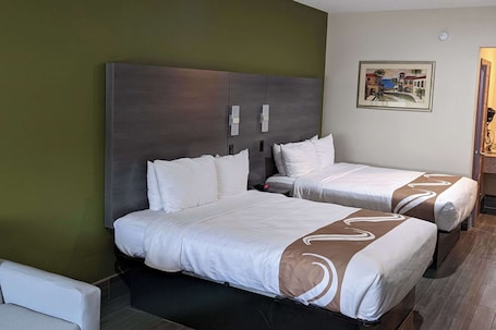 Desk, blackout drapes, iron/ironing board, free WiFi. Quality Inn Brownsville