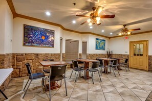 Free daily continental breakfast - Quality Inn Brownsville (Brownsville)